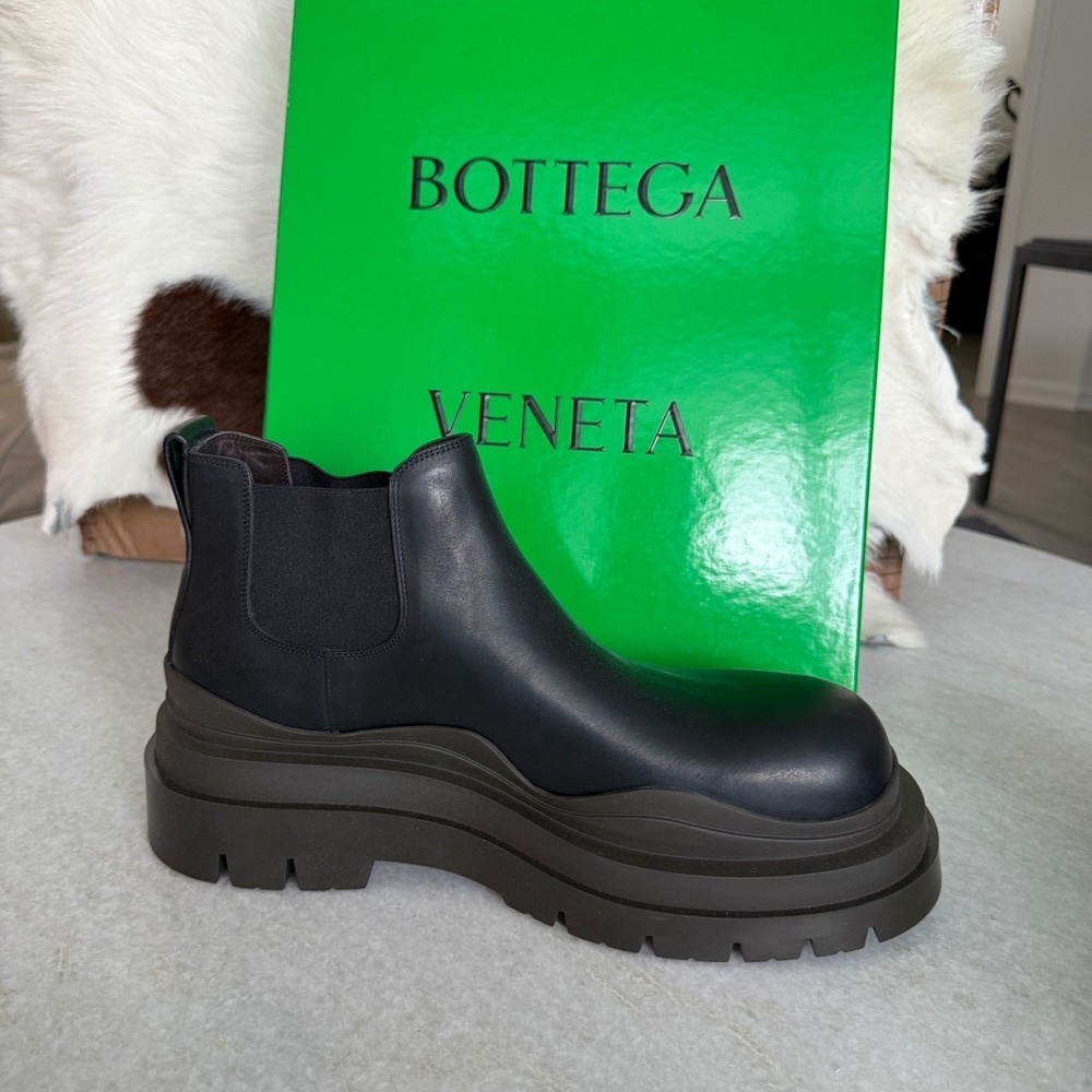 Bottega Veneta Military Black Leather Brown sole Tire Ankle Boots 630281, 40.5